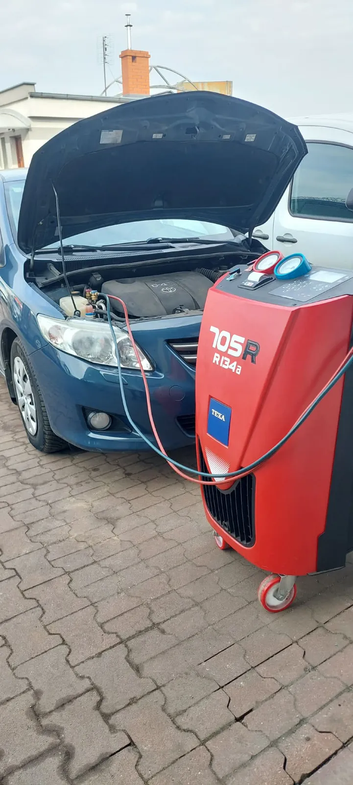 Stacja do obsługi klimatyzacji samochodowej w Praust Moto