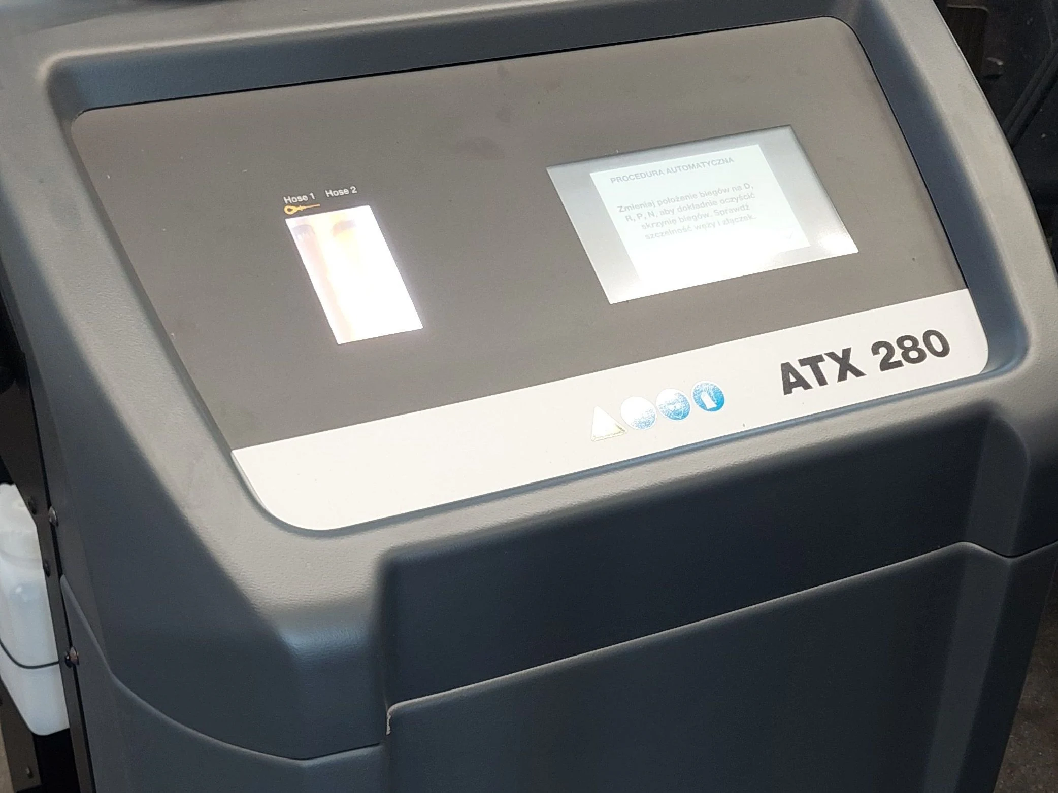 Stacja MAHLE FluidPRO ATX 280 używana do dynamicznej wymiany oleju w skrzyni automatycznej